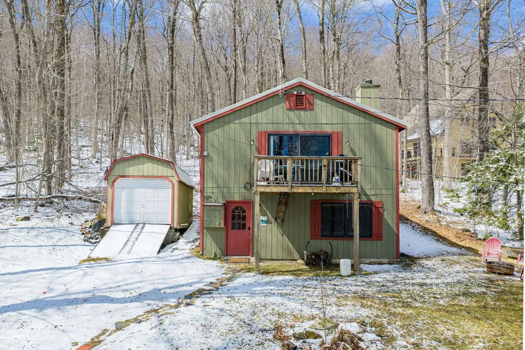 44 Howes Loop Wilmington VT 05363