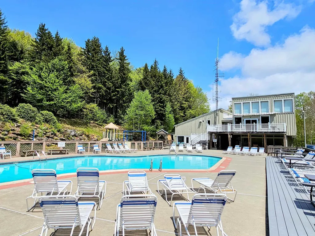44 Howes Loop Wilmington VT 05363