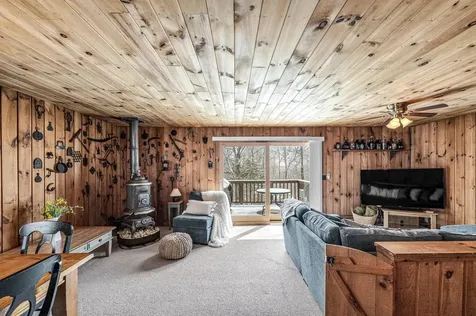 44 Howes Loop Wilmington VT 05363