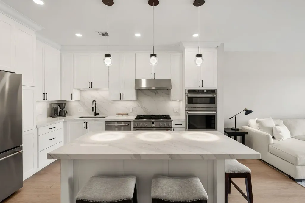 18 Artisan Drive Salem NH 03079