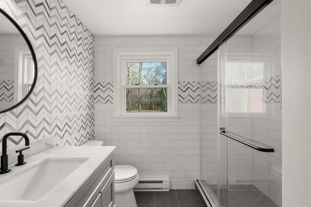 26 Wedgewood Drive Londonderry NH 03053