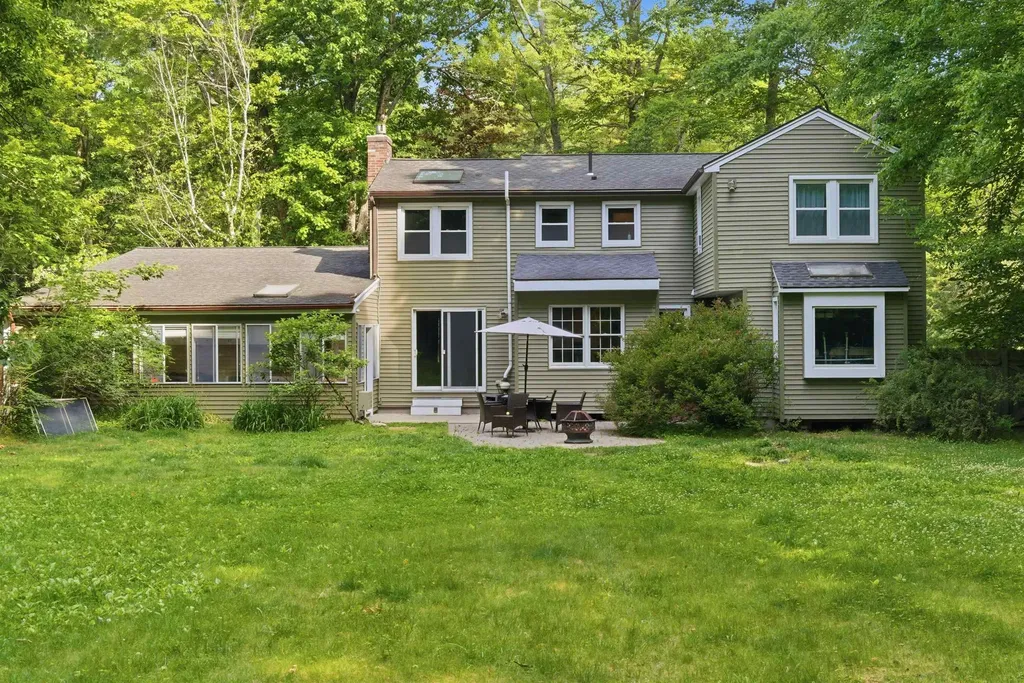 26 Wedgewood Drive Londonderry NH 03053