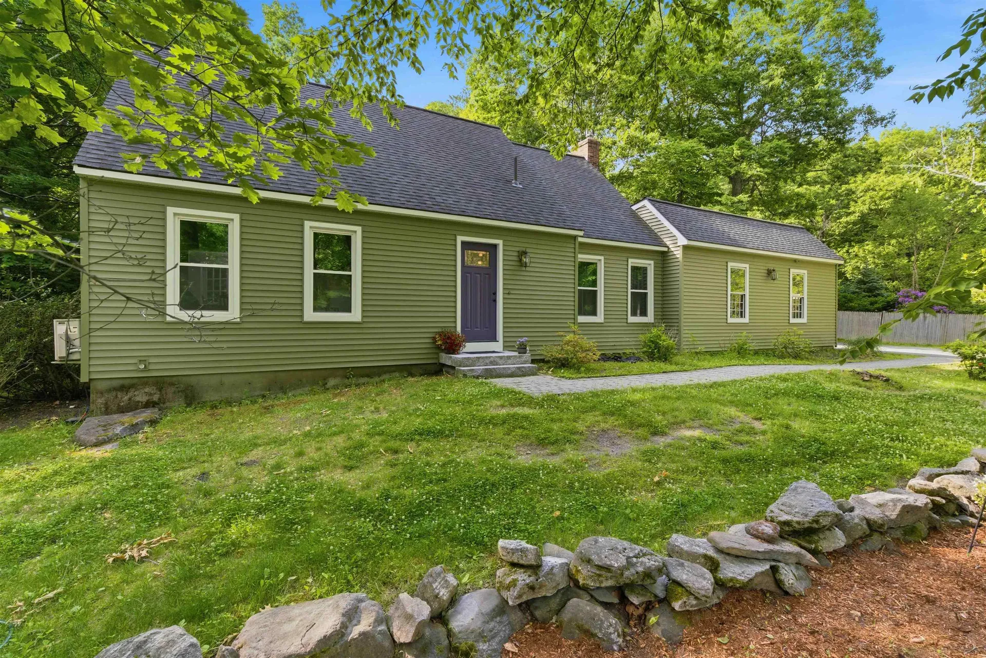 26 Wedgewood Drive Londonderry NH 03053
