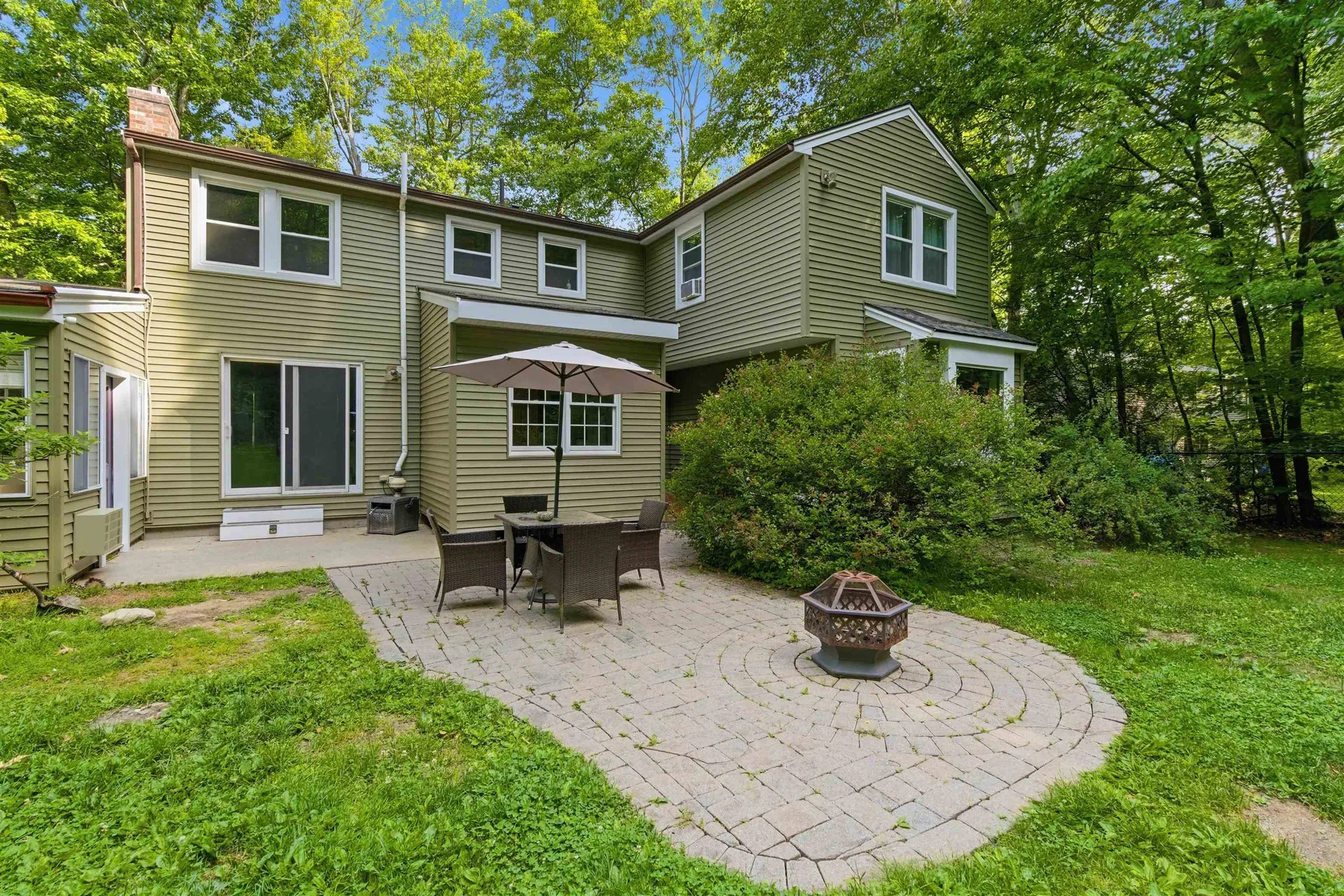 26 Wedgewood Drive Londonderry NH 03053