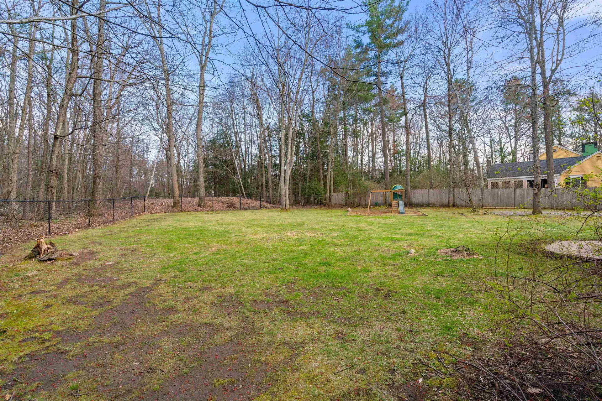 26 Wedgewood Drive Londonderry NH 03053