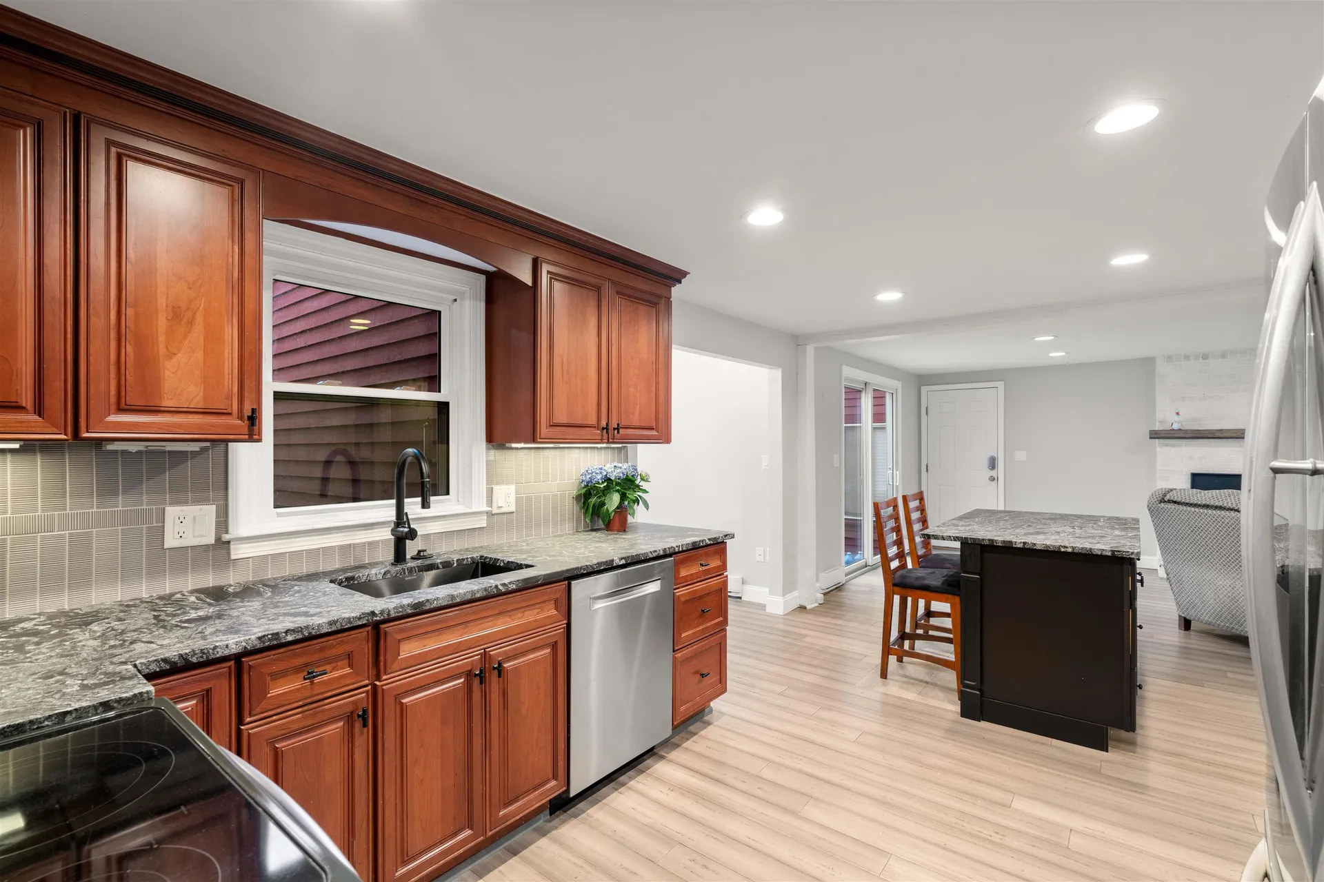 26 Wedgewood Drive Londonderry NH 03053