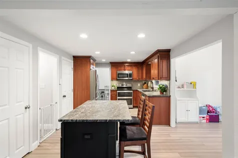 26 Wedgewood Drive Londonderry NH 03053