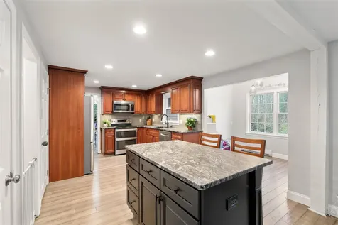 26 Wedgewood Drive Londonderry NH 03053