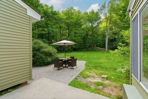 26 Wedgewood Drive Londonderry NH 03053