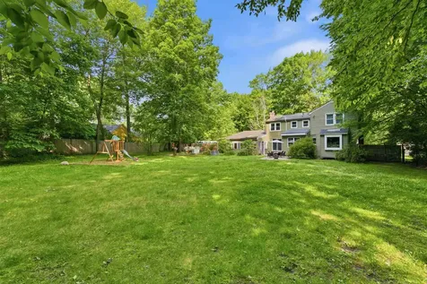 26 Wedgewood Drive Londonderry NH 03053