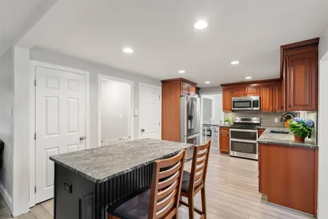 26 Wedgewood Drive Londonderry NH 03053