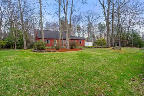 26 Wedgewood Drive Londonderry NH 03053