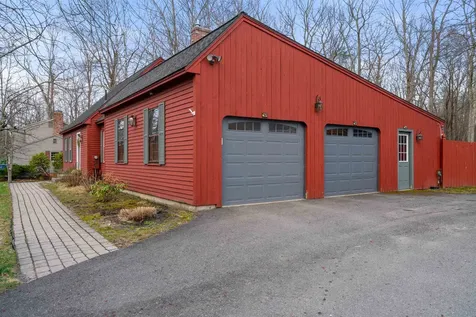 26 Wedgewood Drive Londonderry NH 03053