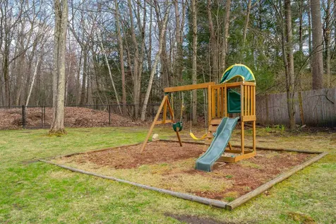 26 Wedgewood Drive Londonderry NH 03053