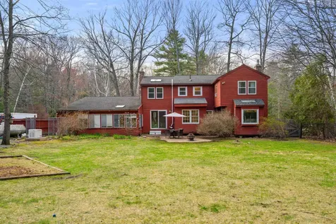 26 Wedgewood Drive Londonderry NH 03053
