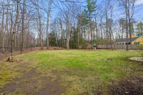 26 Wedgewood Drive Londonderry NH 03053