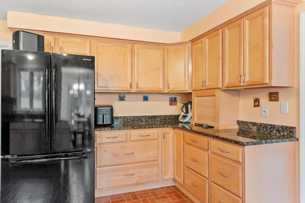 17 Bicentennial Drive Nashua NH 03062