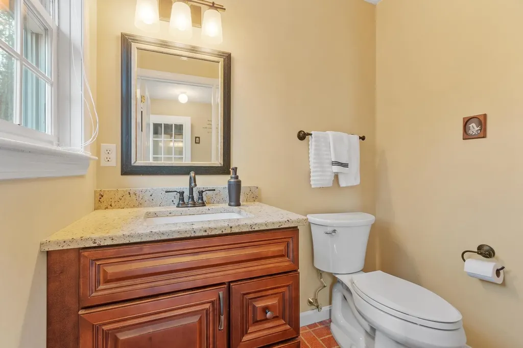 17 Bicentennial Drive Nashua NH 03062