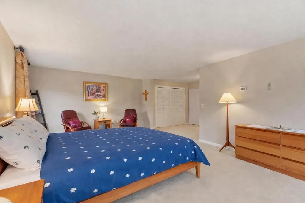 17 Bicentennial Drive Nashua NH 03062