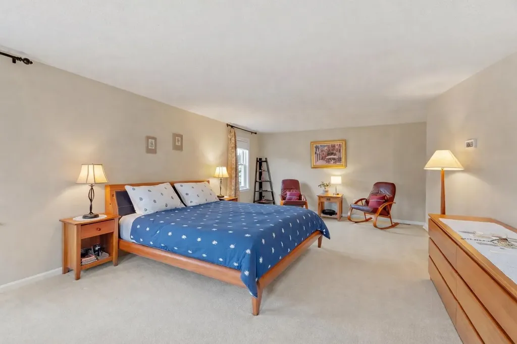 17 Bicentennial Drive Nashua NH 03062