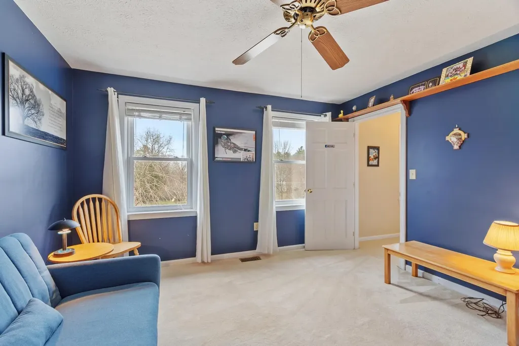 17 Bicentennial Drive Nashua NH 03062