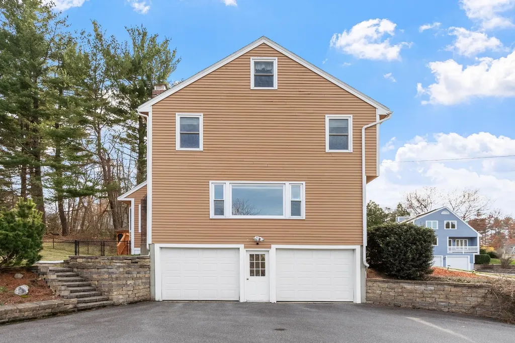 17 Bicentennial Drive Nashua NH 03062