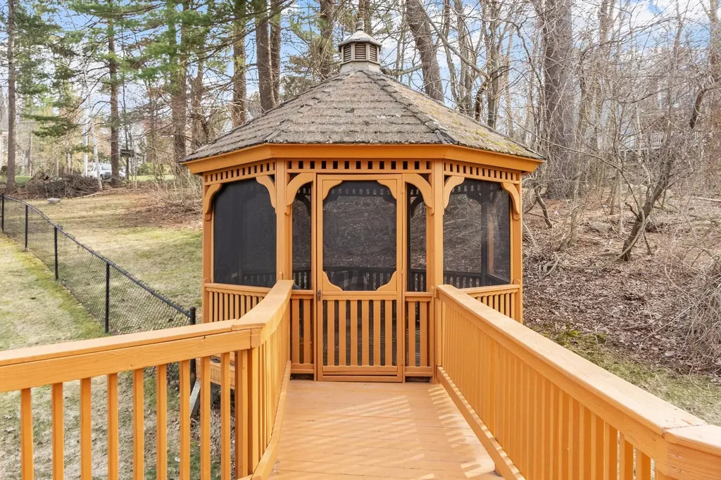 17 Bicentennial Drive Nashua NH 03062