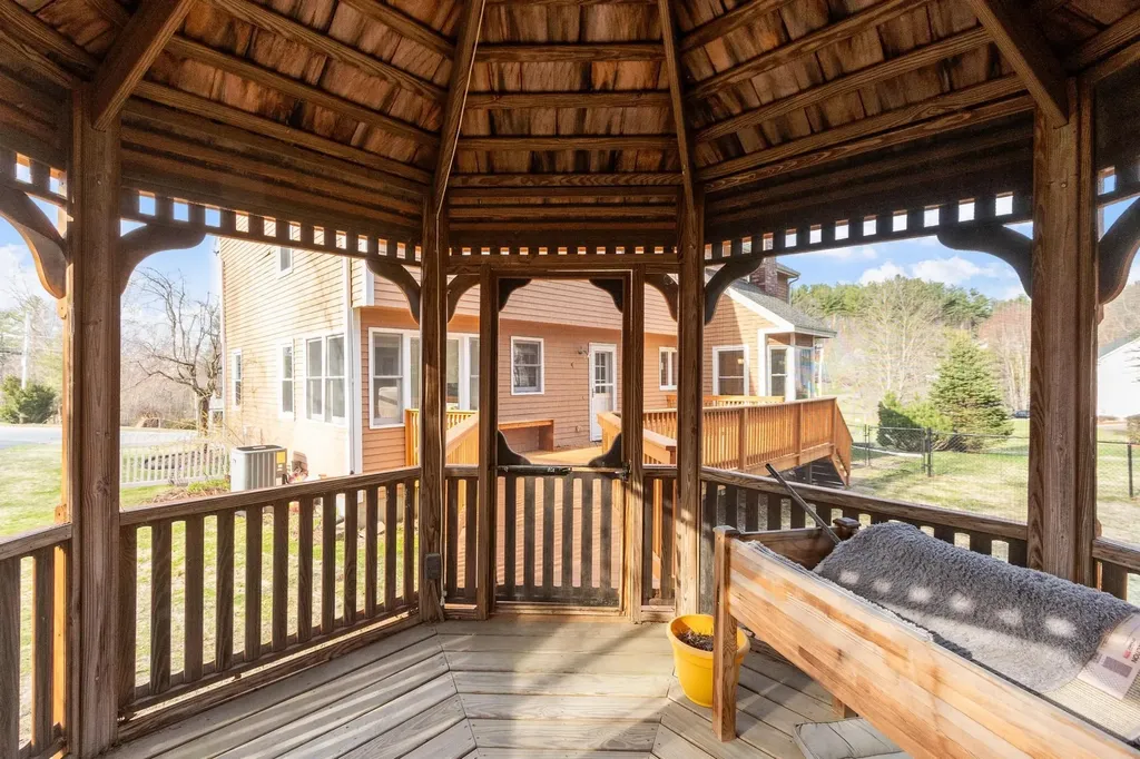 17 Bicentennial Drive Nashua NH 03062