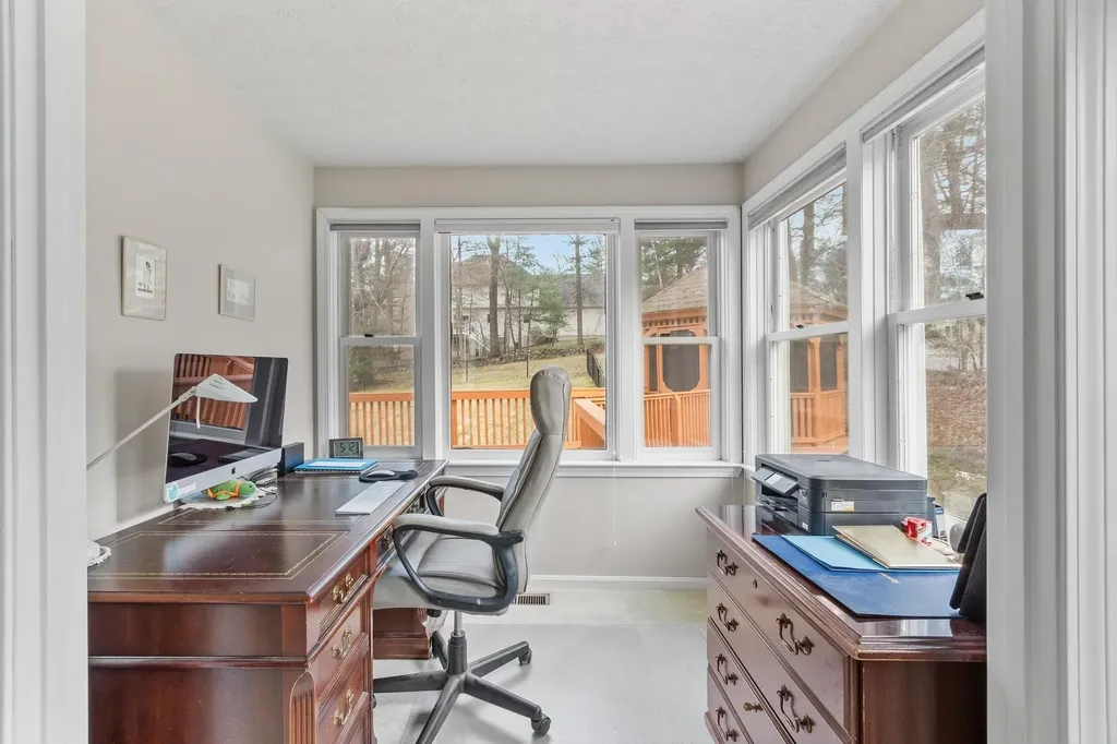 17 Bicentennial Drive Nashua NH 03062