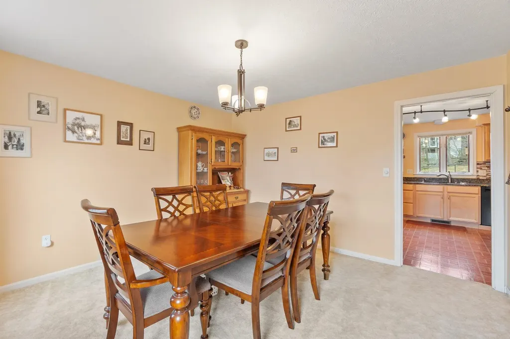 17 Bicentennial Drive Nashua NH 03062