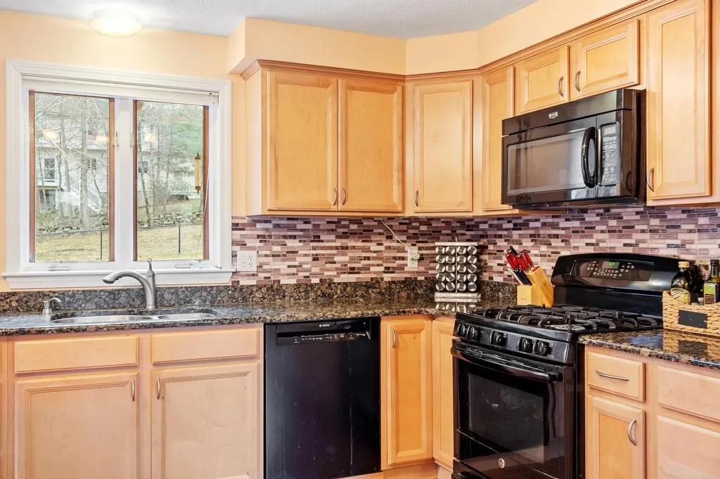 17 Bicentennial Drive Nashua NH 03062
