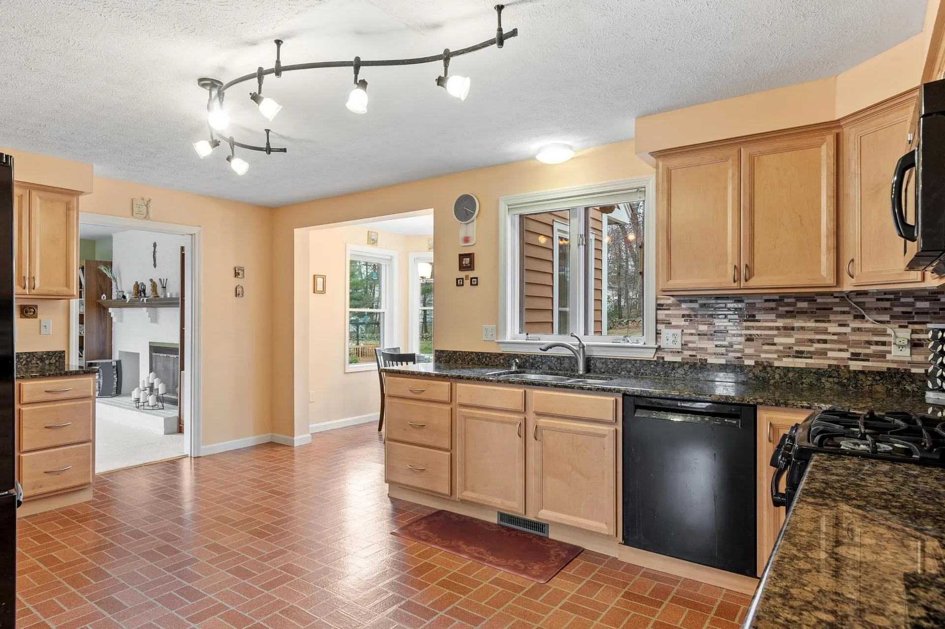 17 Bicentennial Drive Nashua NH 03062