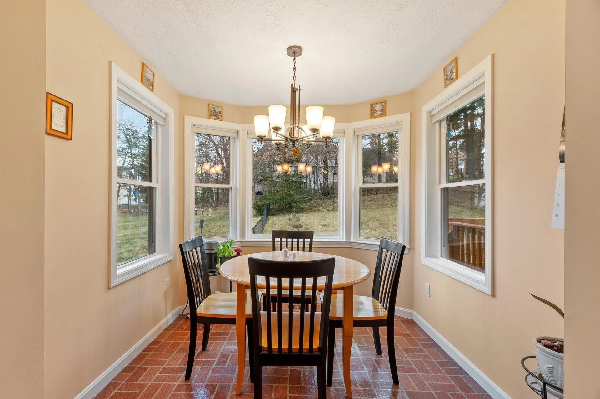 17 Bicentennial Drive Nashua NH 03062