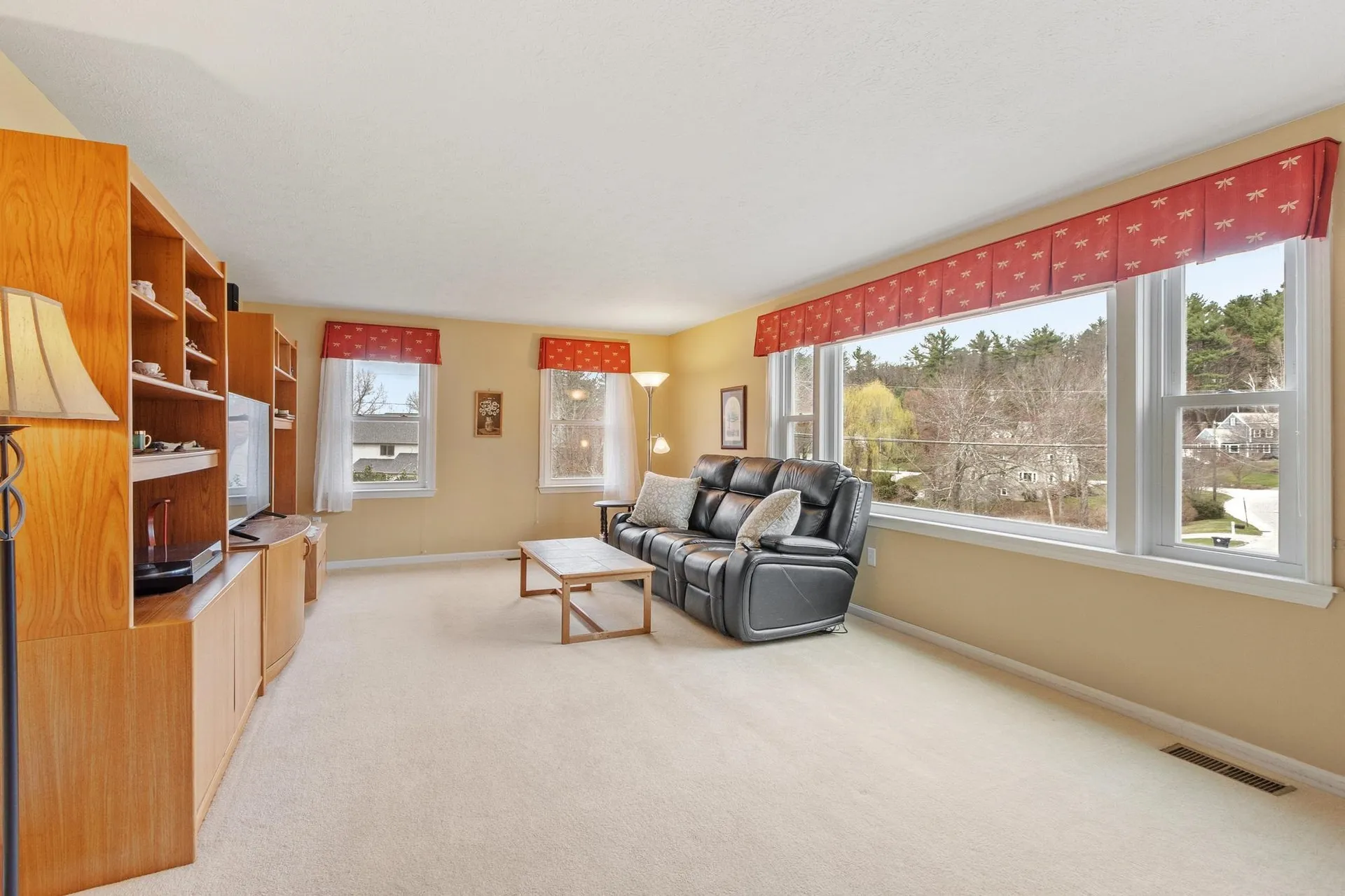 17 Bicentennial Drive Nashua NH 03062