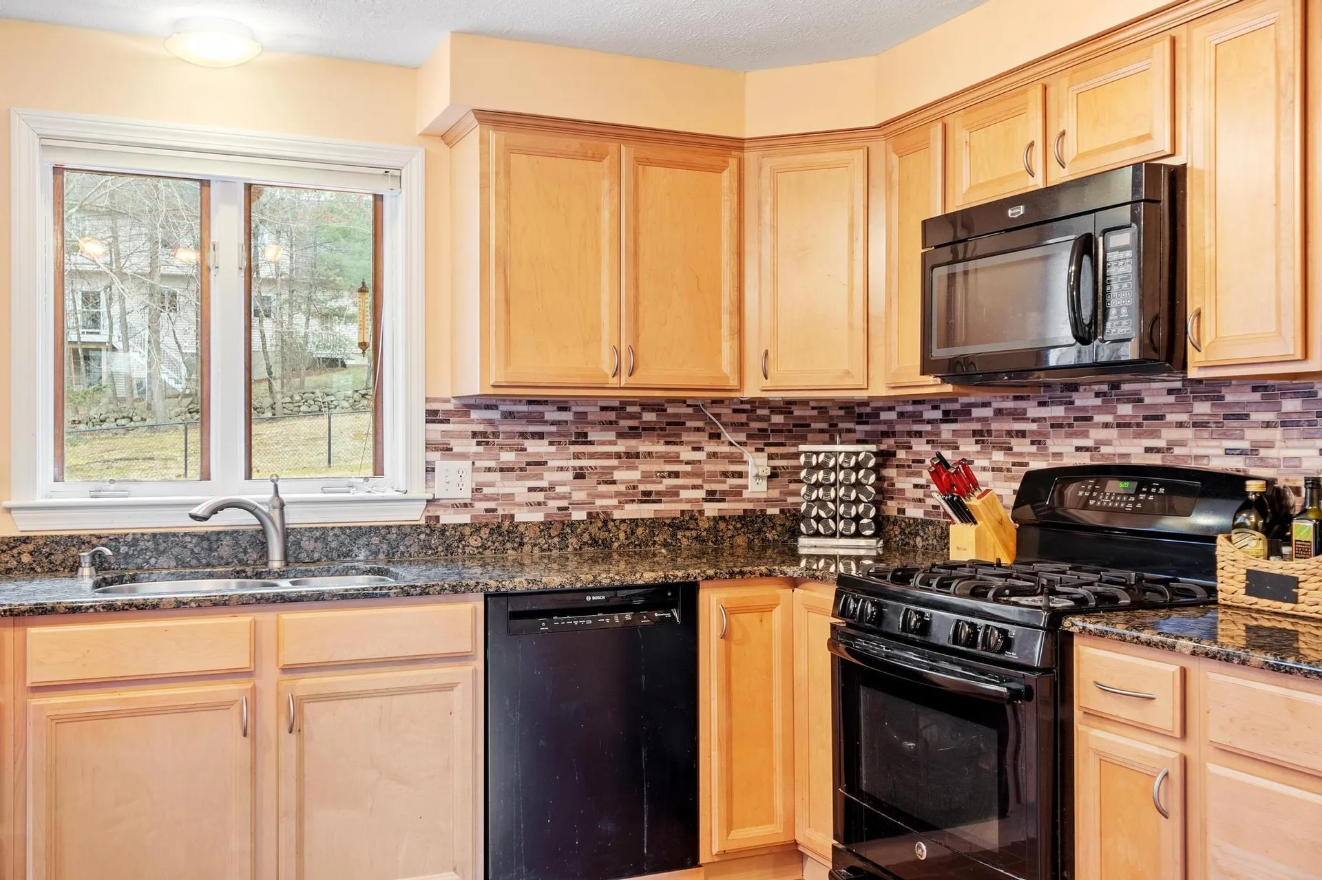 17 Bicentennial Drive Nashua NH 03062