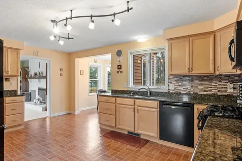 17 Bicentennial Drive Nashua NH 03062
