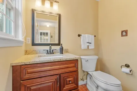 17 Bicentennial Drive Nashua NH 03062