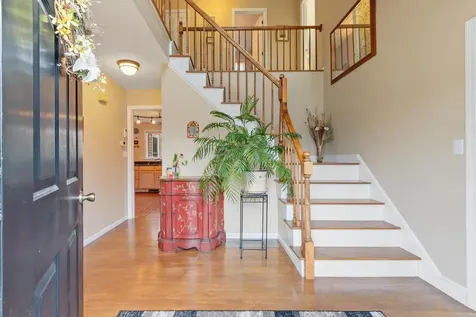 17 Bicentennial Drive Nashua NH 03062