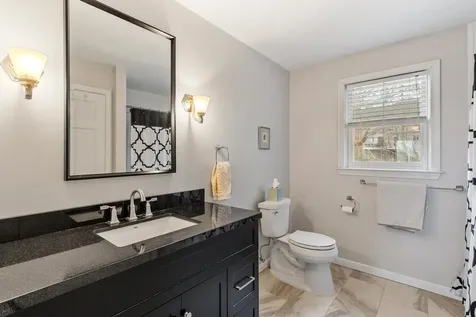 17 Bicentennial Drive Nashua NH 03062