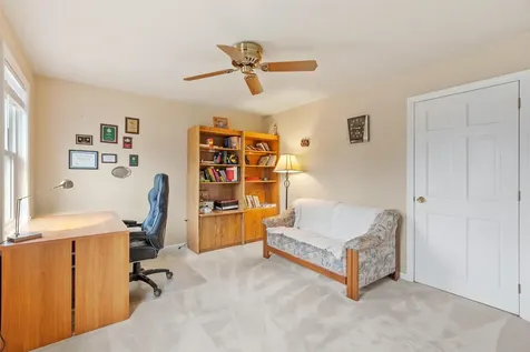 17 Bicentennial Drive Nashua NH 03062