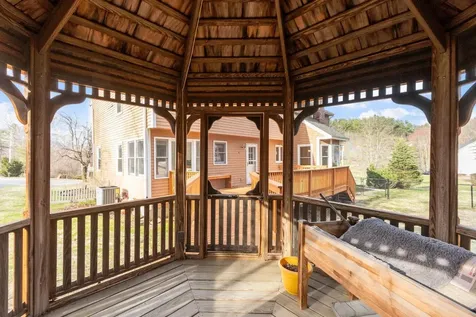17 Bicentennial Drive Nashua NH 03062