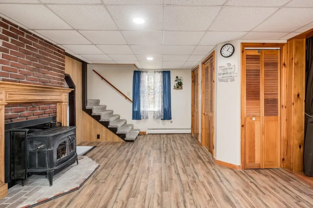 16 Douglas Drive Barnstead NH 03225