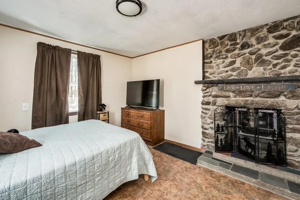 16 Douglas Drive Barnstead NH 03225