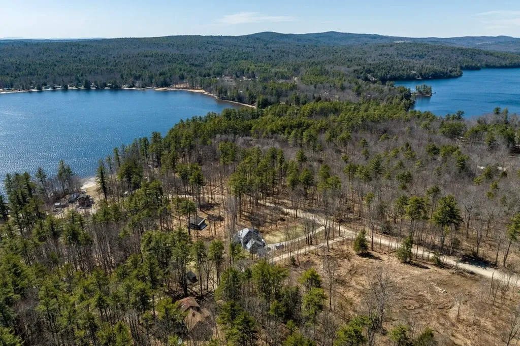 16 Douglas Drive Barnstead NH 03225