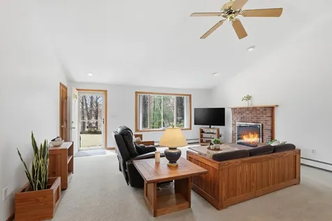 3 Cardinal Circle Londonderry NH 03053