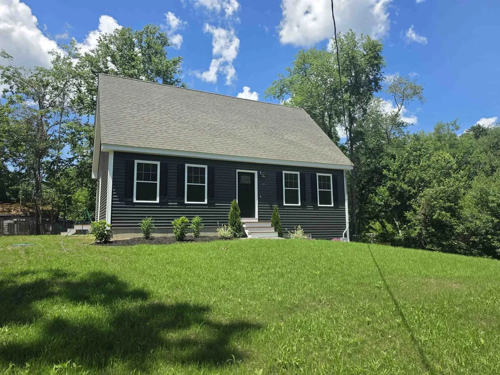 10 Phyllis Avenue Raymond NH 03077