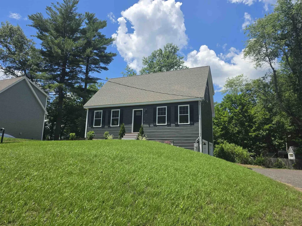 10 Phyllis Avenue Raymond NH 03077