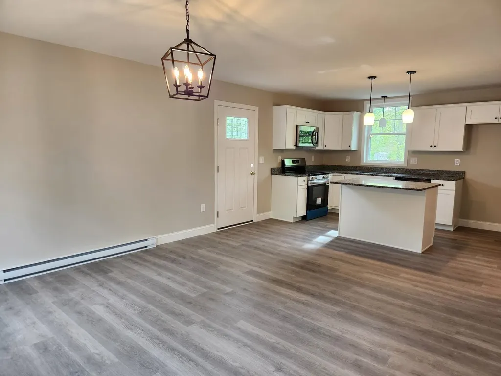 10 Phyllis Avenue Raymond NH 03077