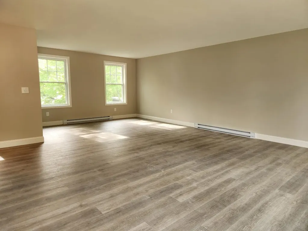 10 Phyllis Avenue Raymond NH 03077
