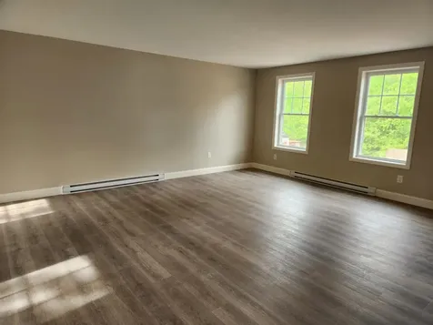 10 Phyllis Avenue Raymond NH 03077